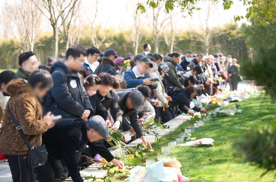 成都磨盘山公墓举办生态葬安葬公益活动 以绿色殡葬践行文明追思